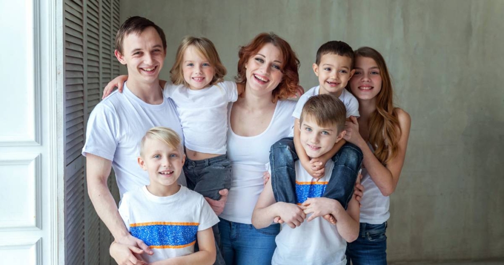 Czym różni się rodzina zastępcza od adopcyjnej