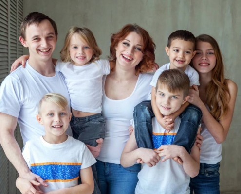 Czym różni się rodzina zastępcza od adopcyjnej